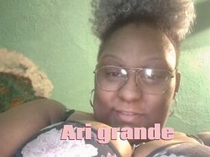 Ari_grande